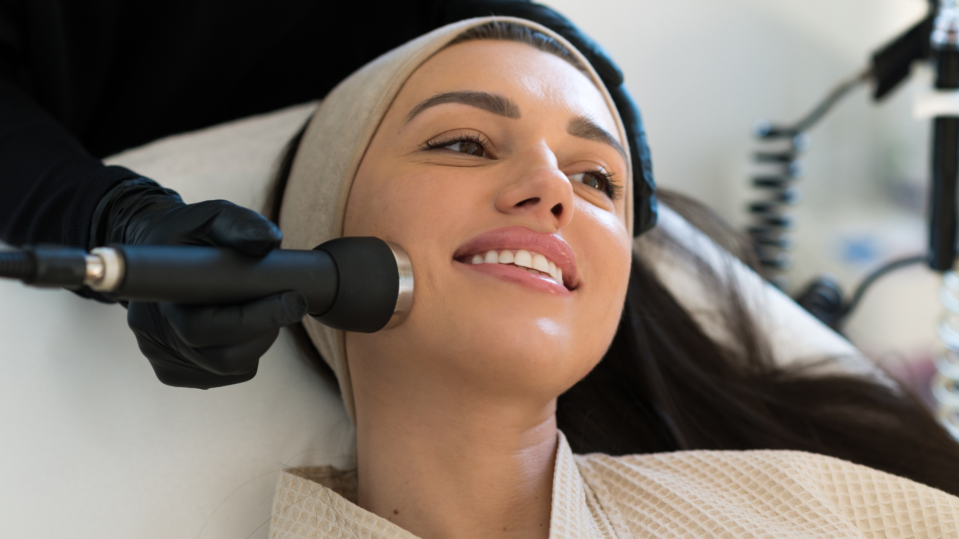 HydraFacial TREATMENT image